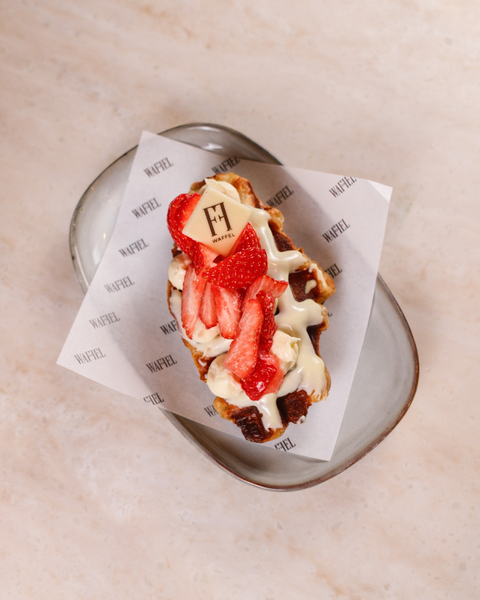 STRAWBERRY CHEESECAKE WAFFEL